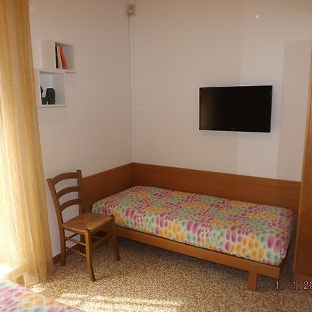Albergo Dal Baffo Lazise Bagian luar foto