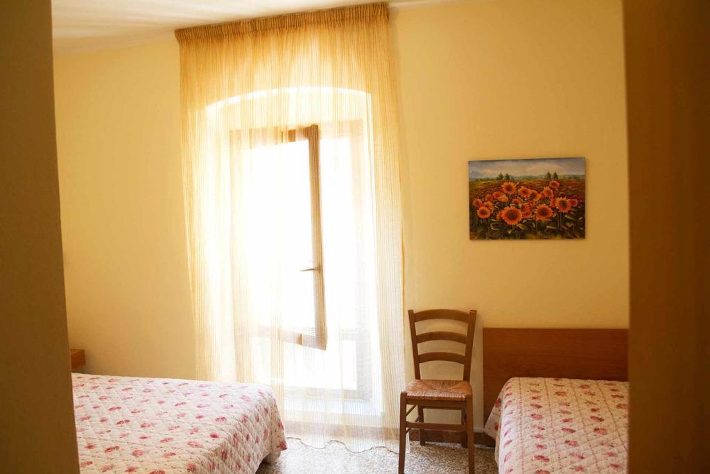 Albergo Dal Baffo Lazise Bagian luar foto