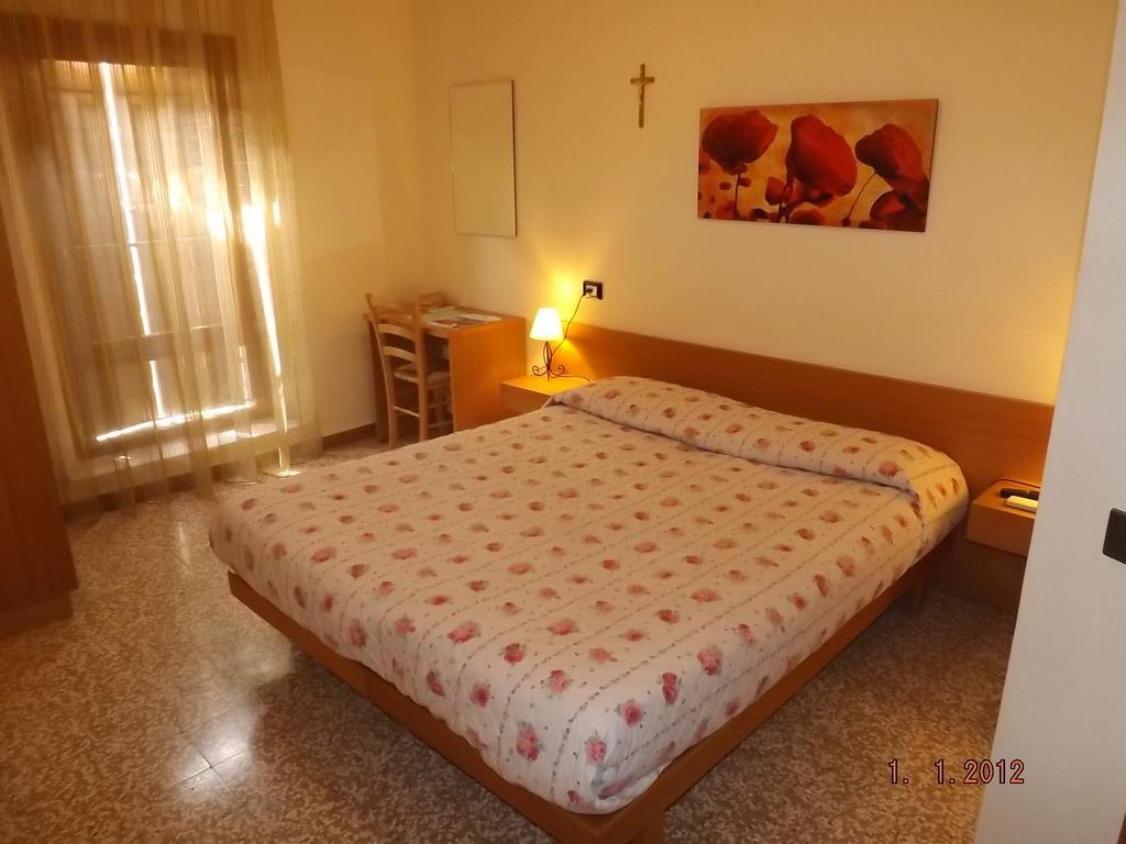 Albergo Dal Baffo Lazise Bagian luar foto