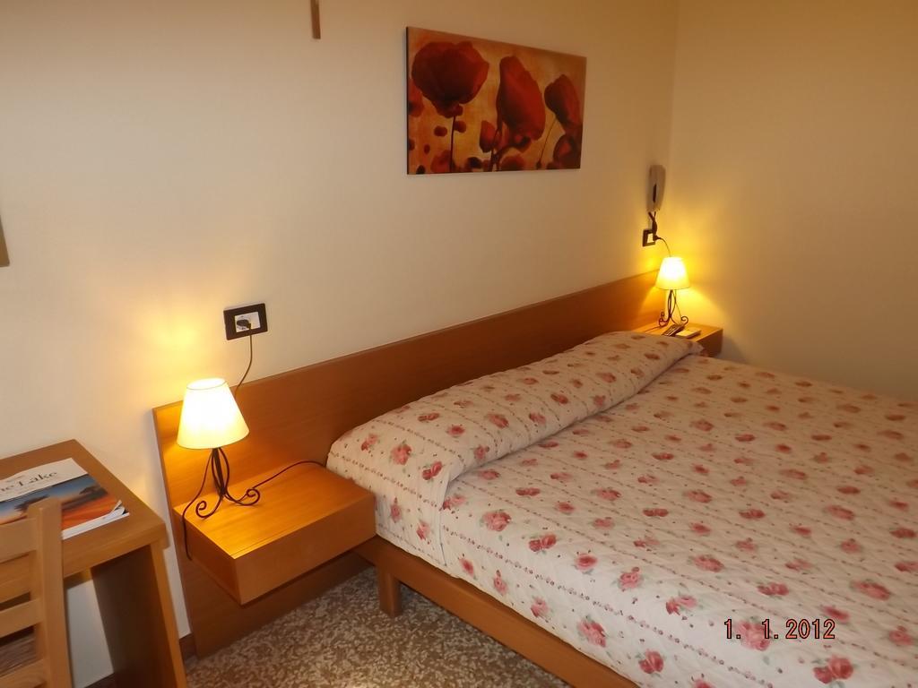 Albergo Dal Baffo Lazise Bagian luar foto